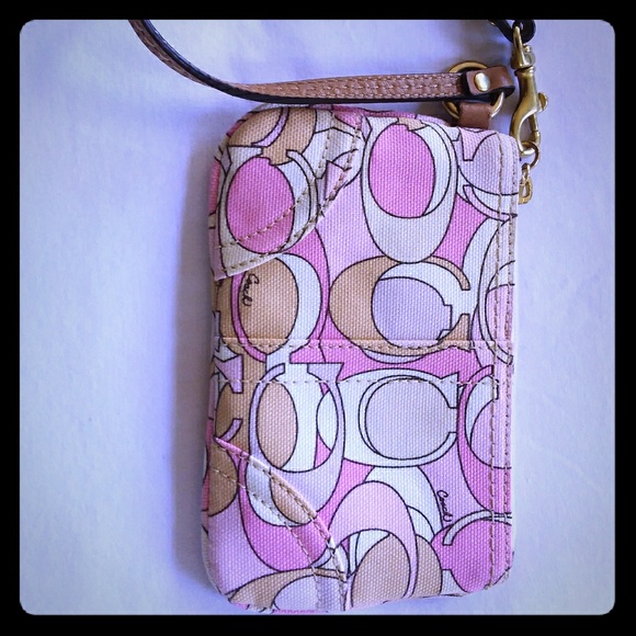 Coach Handbags - Coach wristlet